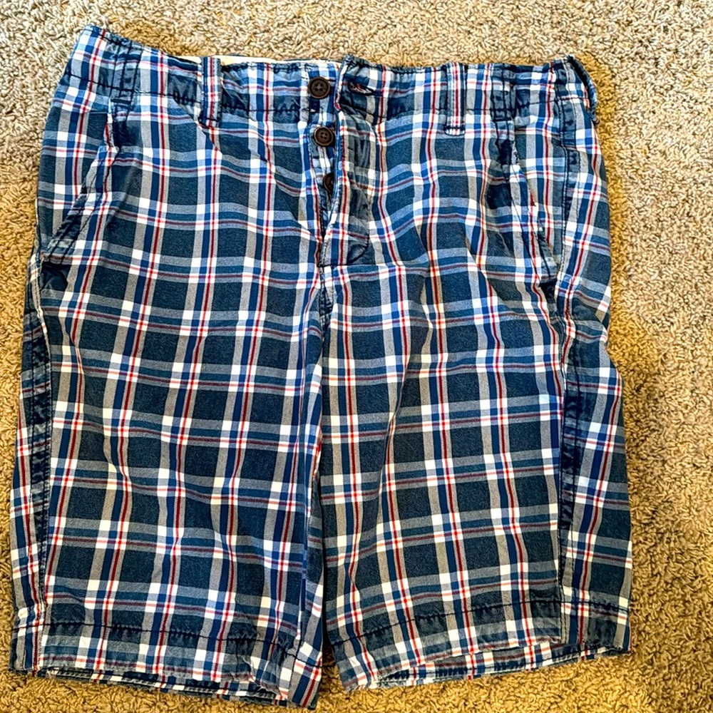 A&F plaid men’s 9” shorts